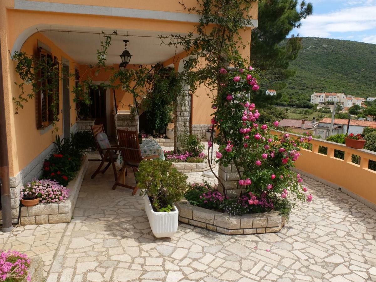 Apartmani Zorica Martinšćica Exterior foto