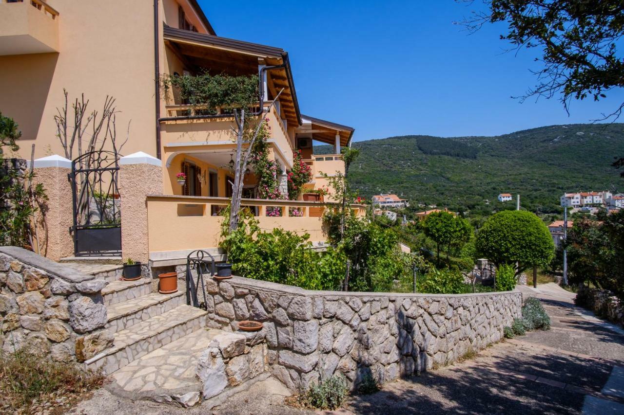Apartmani Zorica Martinšćica Exterior foto