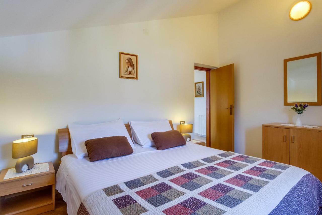 Apartmani Zorica Martinšćica Exterior foto