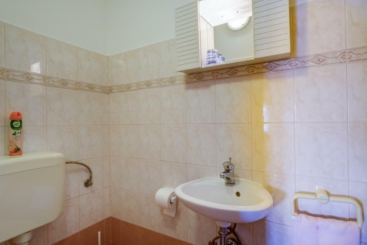 Apartmani Zorica Martinšćica Exterior foto